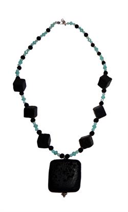 Hotsjok design halskæde med cube lava perler.